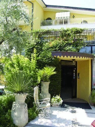 Отель Hotel Serenella