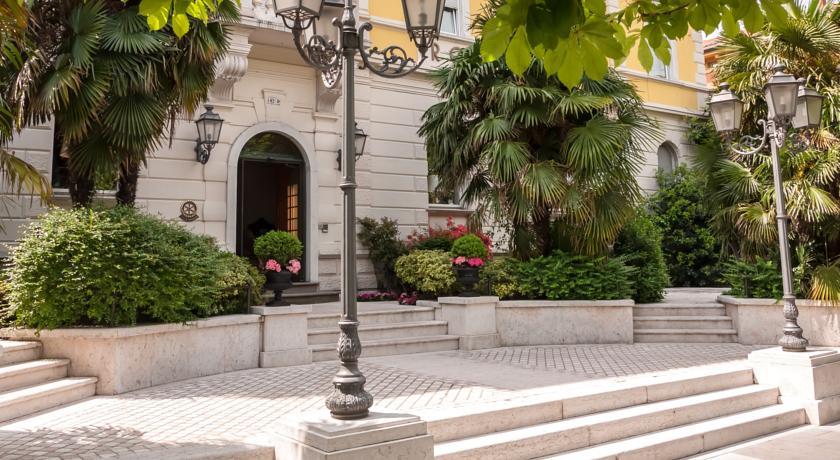 Отель Hotel Rovereto