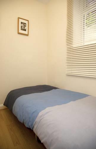 Апартаменты Coulsdon Place Apartments