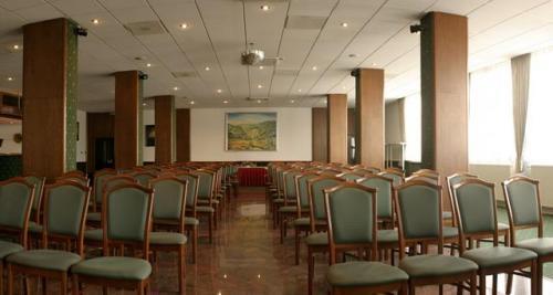 Отель Hotel Árpád
