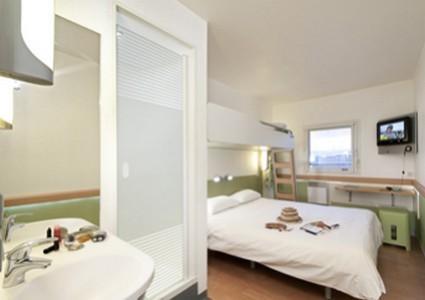 Отель Ibis Budget Petite Forêt
