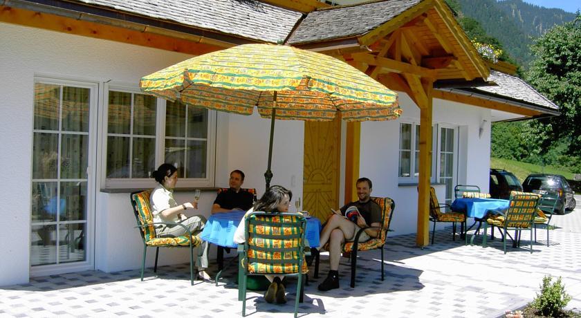 Апартаменты Haus Muntschnei
