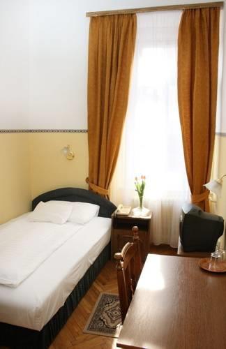 Отель Golden Ship Hotel / Aranyhajo Fogado