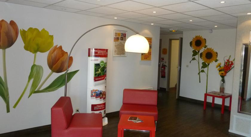 Отель P'tit Dej-Hotel Chartres