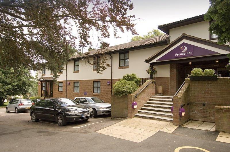 Отель Premier Inn Kings Langley