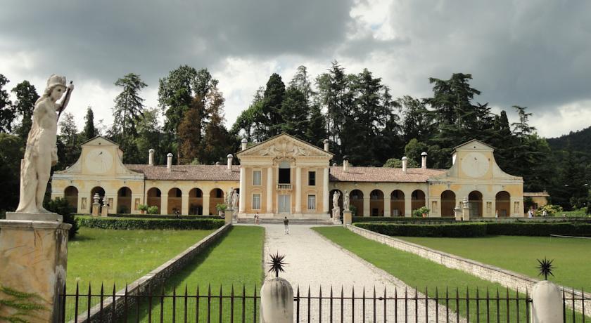 Отель Hotel Roma