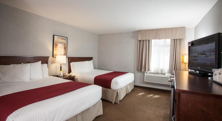 Отель Days Inn & Suites-Revelstoke