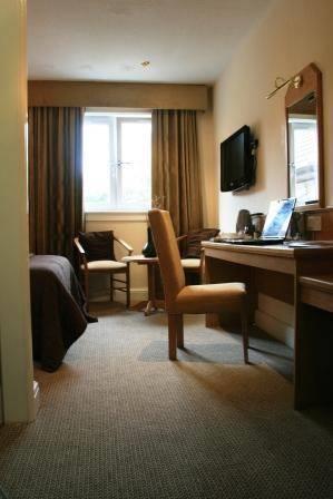 Отель Halo Crowwood Hotel Glasgow 