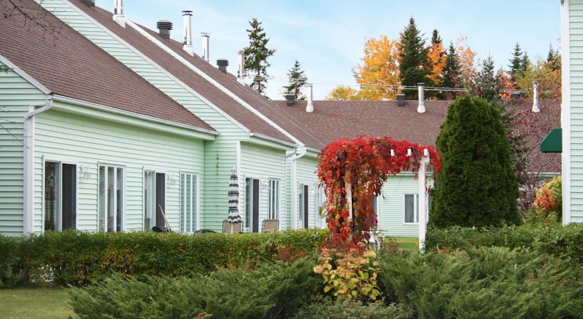 Апартаменты Hébergement Mont-Ste-Anne Condos