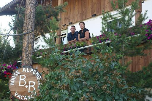 Мини-отель Alpenglow Bed and Breakfast