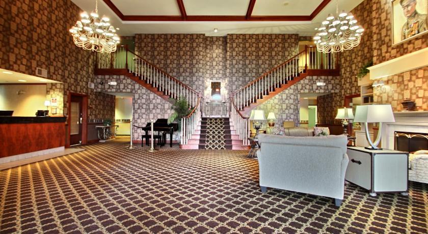 Отель Comfort Suites Milwaukee Airport