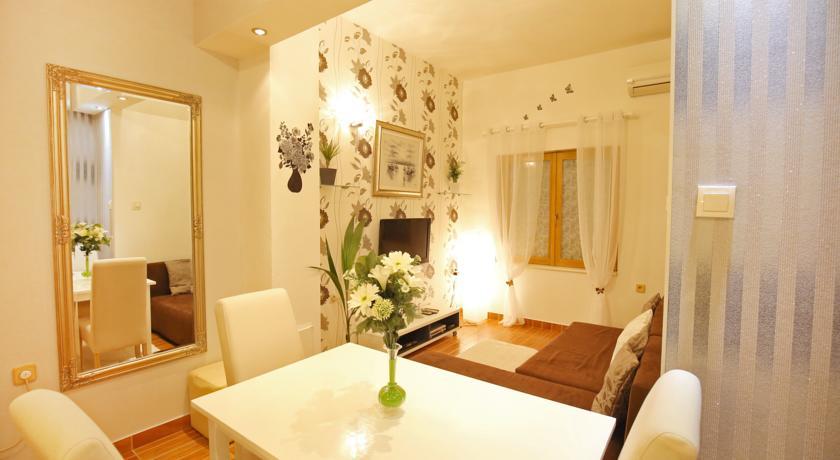 Apartments and Rooms Anika