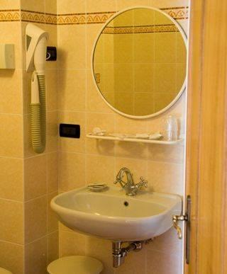 Отель Albergo Suisse Bellevue