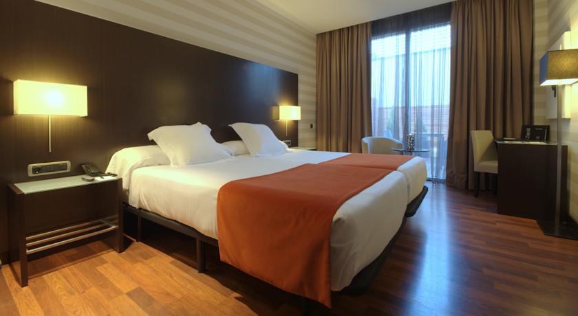 Отель Hotel Zenit Pamplona
