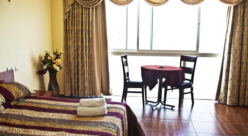 Отель Hotel Suites Bat Yam