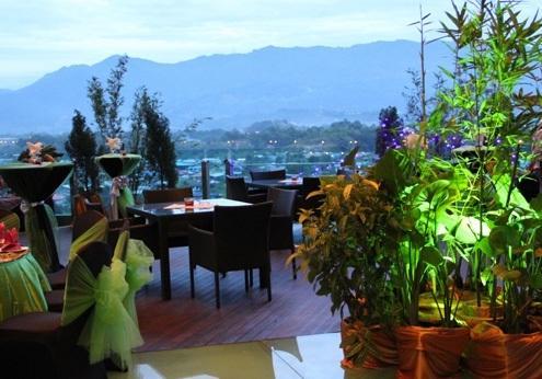 Отель Courtyard Hotel 1Borneo