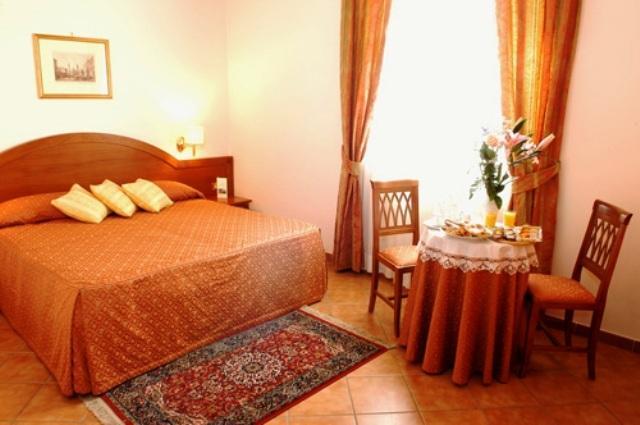 Отель Hotel Squarciarelli