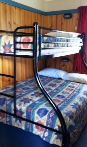 Отель Edgewater Holiday Park