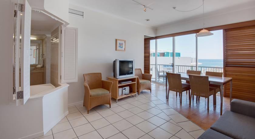 Отель Rolling Surf Resort