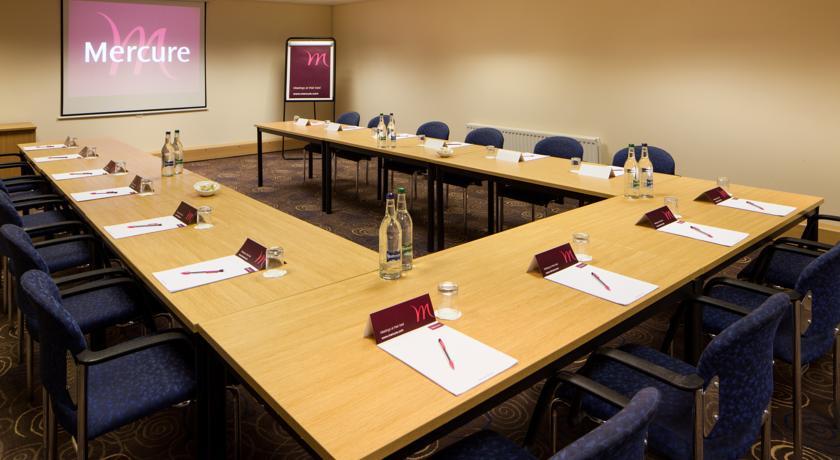 Отель Mercure Leeds Parkway Hotel
