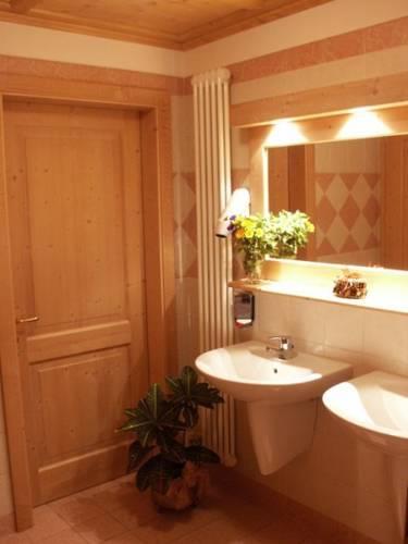 Отель Hotel Chalet Genziana