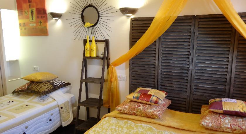Отель Hôtel Les Embruns Sables d'Olonne
