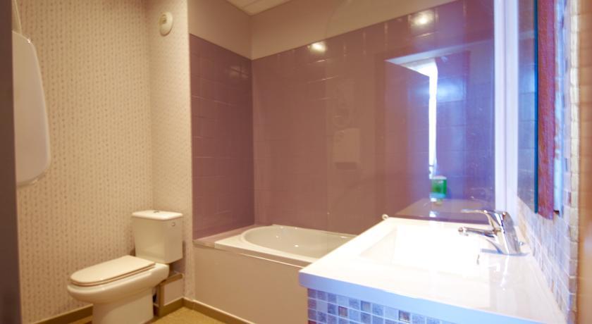 Отель Logis de France Hotel Saint Claude