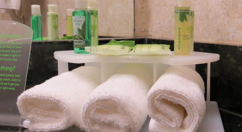 Отель Holiday Inn Express St. Jean Sur Richelieu
