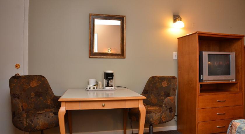 Отель Canadas Best Value Inn Kelowna
