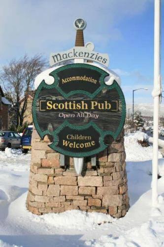 Отель Mackenzies Highland Inn