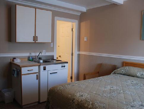 Отель Cozy Pines Motel