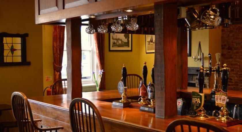 Отель The Crown Inn Hotel