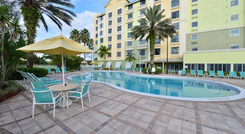 Отель Comfort Suites Maingate East