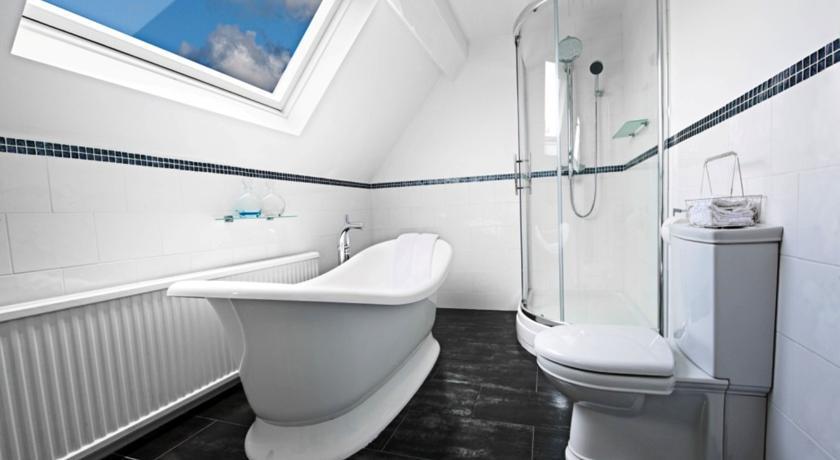 Отель Hundred House Hotel
