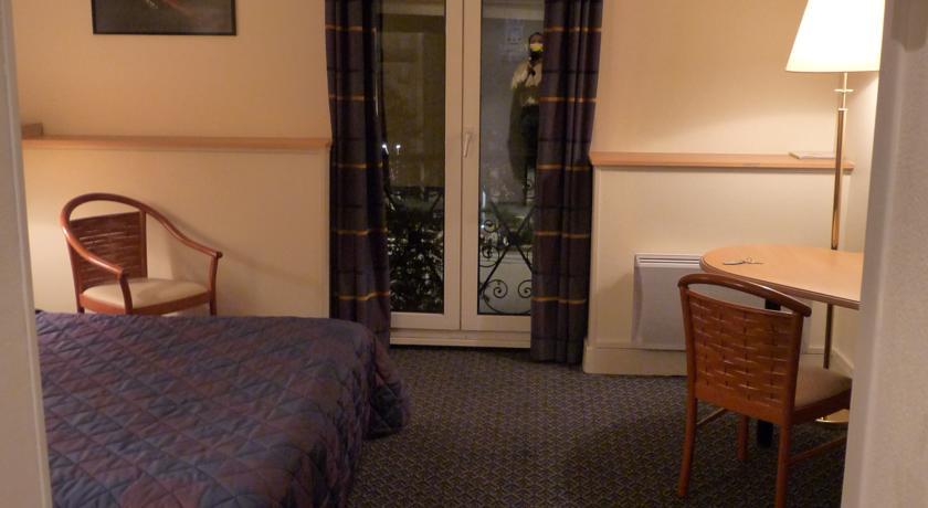Отель Logis Hotel Le Bourbon