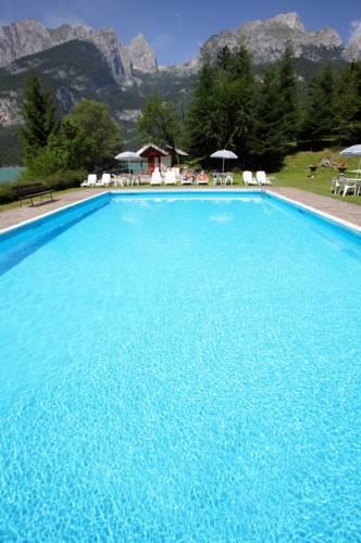 Отель Hotel Molveno