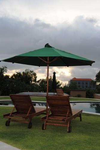 Вилла Three Monkeys Villas