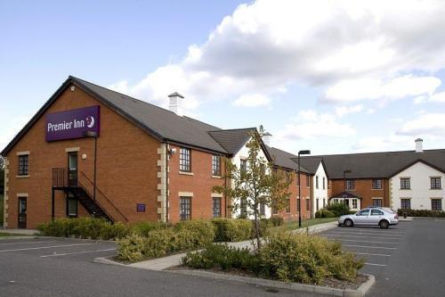 Отель Premier Inn Waltham Abbey