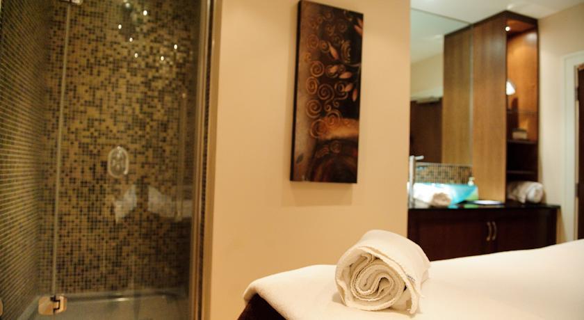 Отель De Vere Grand Harbour