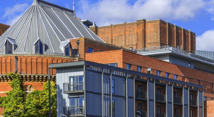 Отель The Arden Hotel Stratford