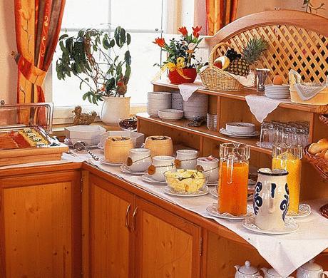 Отель Hotel & Appartements Auerhahn