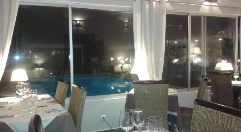 Отель Logis Hôtel Résidence Les Cèdres