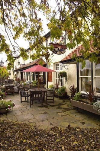 Отель Premier Inn Knutsford (Mere)