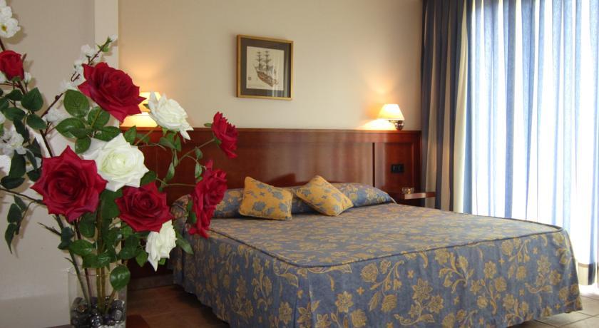 Отель Hotel Abril