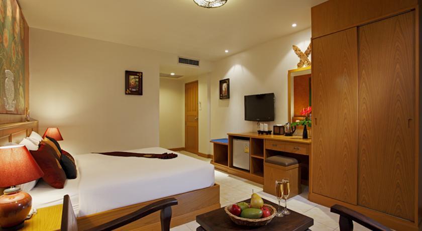 Tanawan Phuket Hotel