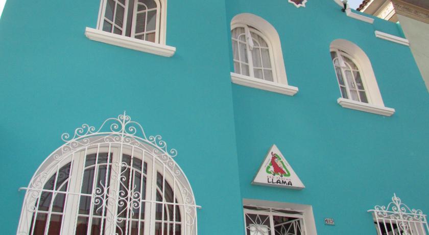 Хостел Red Psycho Llama Backpackers Hostel