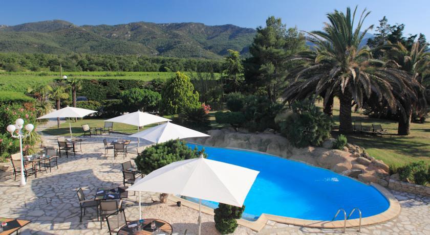 Отель Auberge Du Roua