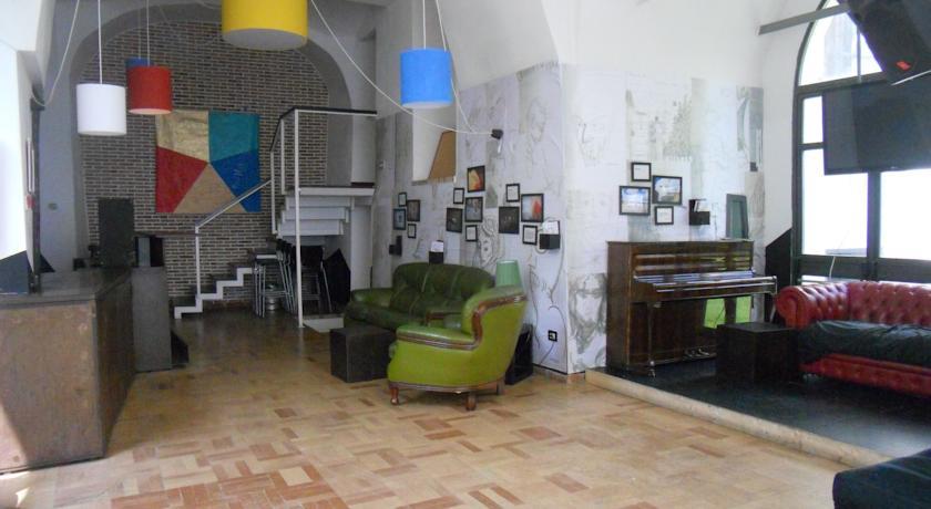 Хостел La Controra Hostel Naples