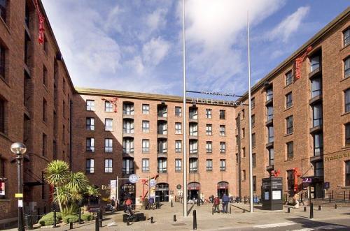 Отель Premier Inn Liverpool Albert Dock
