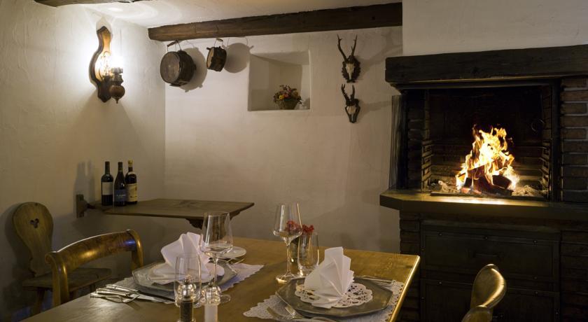 Отель Romantik Hotel Chesa Salis